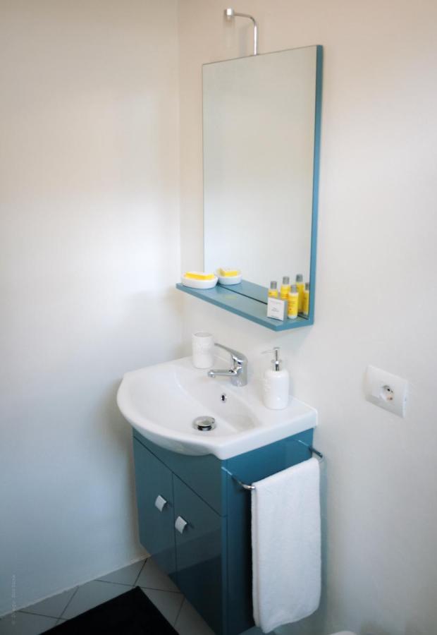 Bed and Breakfast Le Stanze Di Alicam Arona Exterior foto