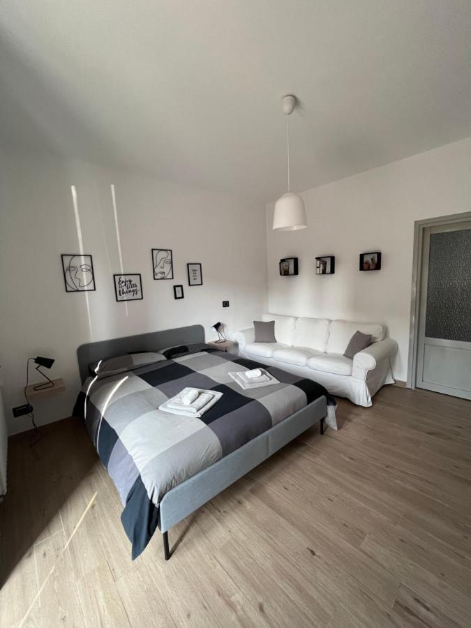 Bed and Breakfast Le Stanze Di Alicam Arona Exterior foto