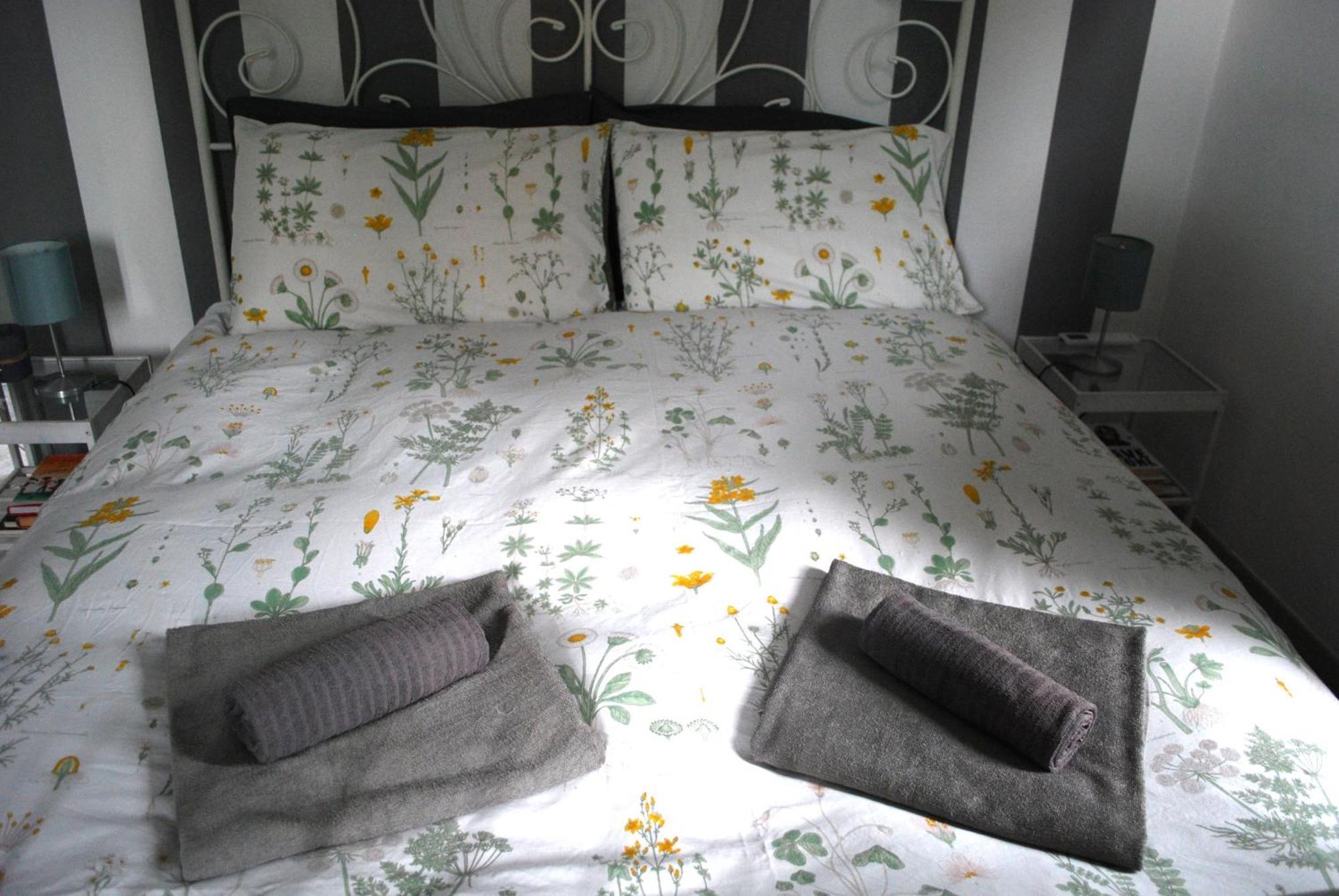 Bed and Breakfast Le Stanze Di Alicam Arona Exterior foto